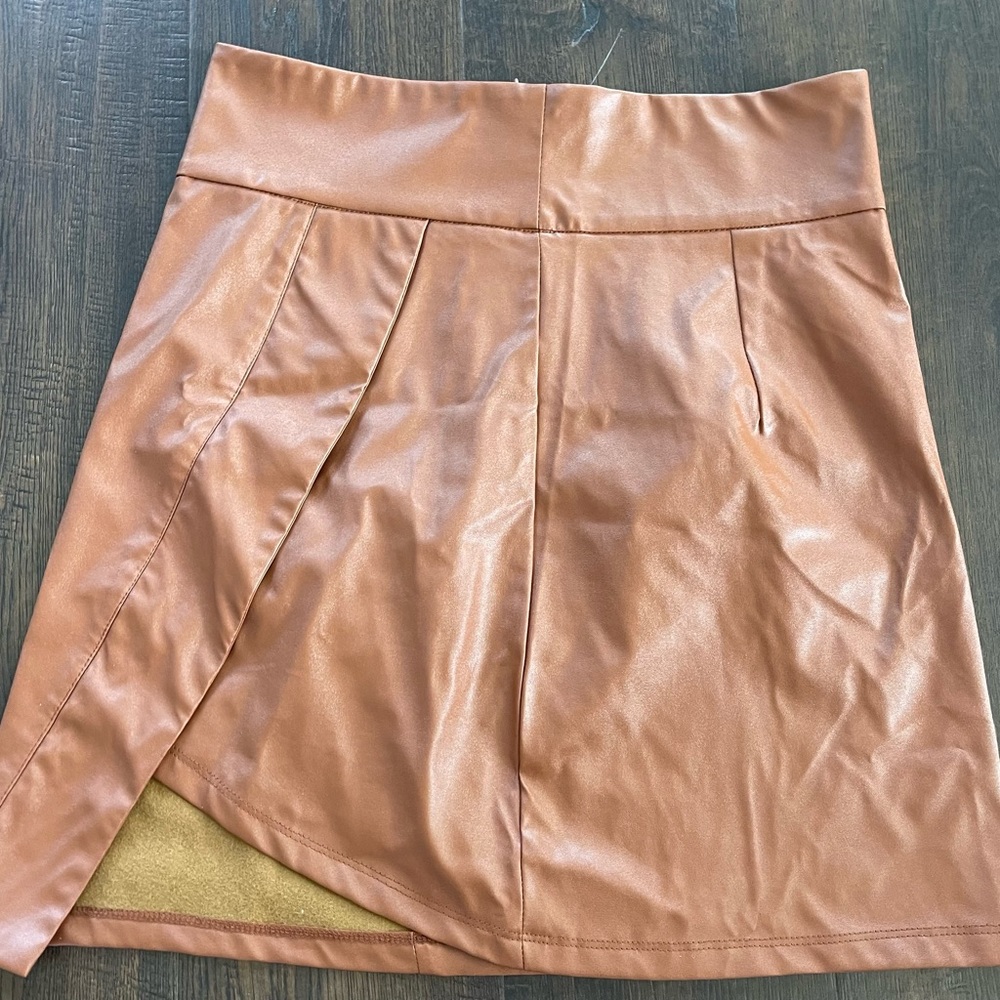 SHEIN Privé Faux Leather Asymmetrical Hem Skirt - Picture 5 of 9